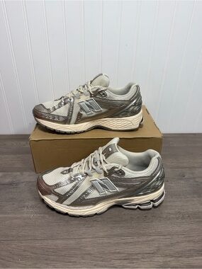 New Balance Silver and Cream Retro Running Sneakers